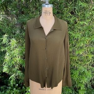 Babette Dark Khaki Green Pleated Crinkle Snap Front Top Size S